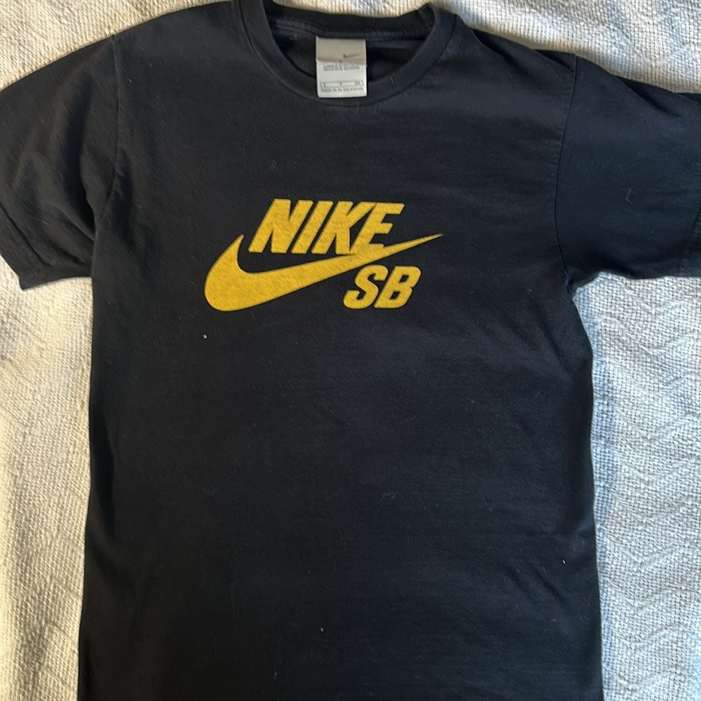 Nike sb child’s black t shirt